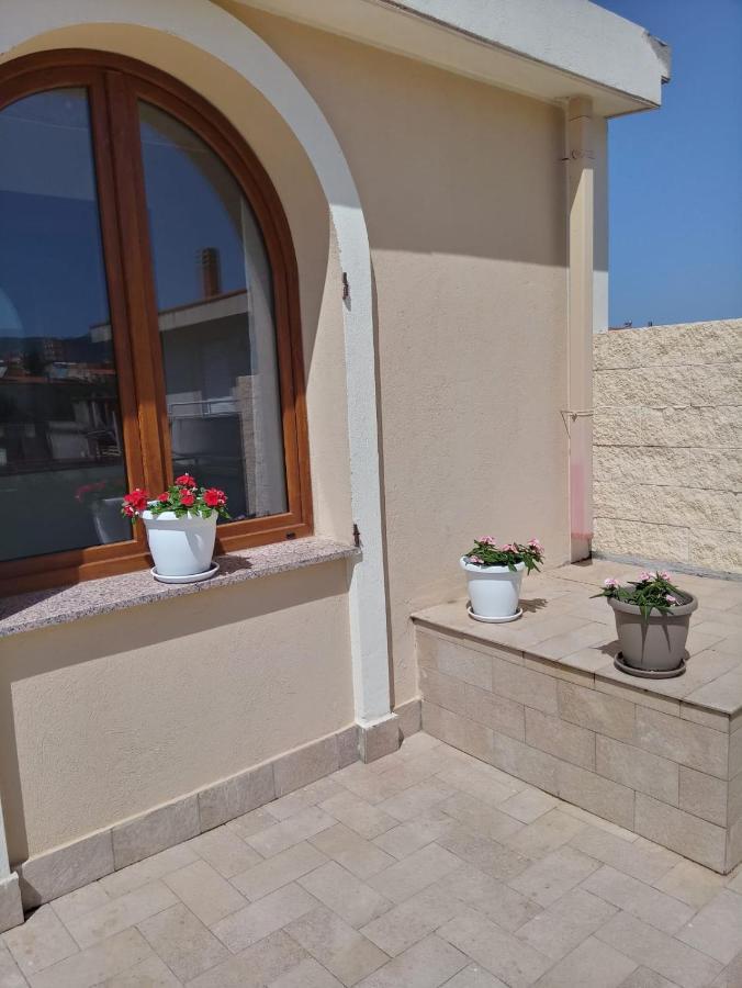 Luminoso Appartamento Con Terrazza......C.U......Q2483 Sinnai Экстерьер фото